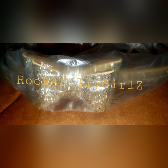 Tatyana Gold Glitter RockABilly Big Bow No Show Vegan Leather 23.5" to 40" Belt - Picture 4 of 4